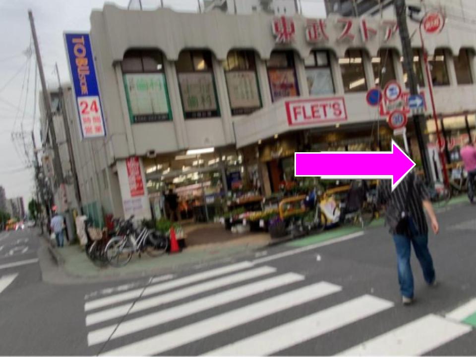 東部ストアを右側にお進みください。